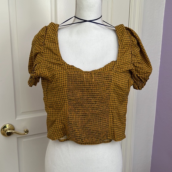 Urban Outfitters crop top. - Picture 4 of 4